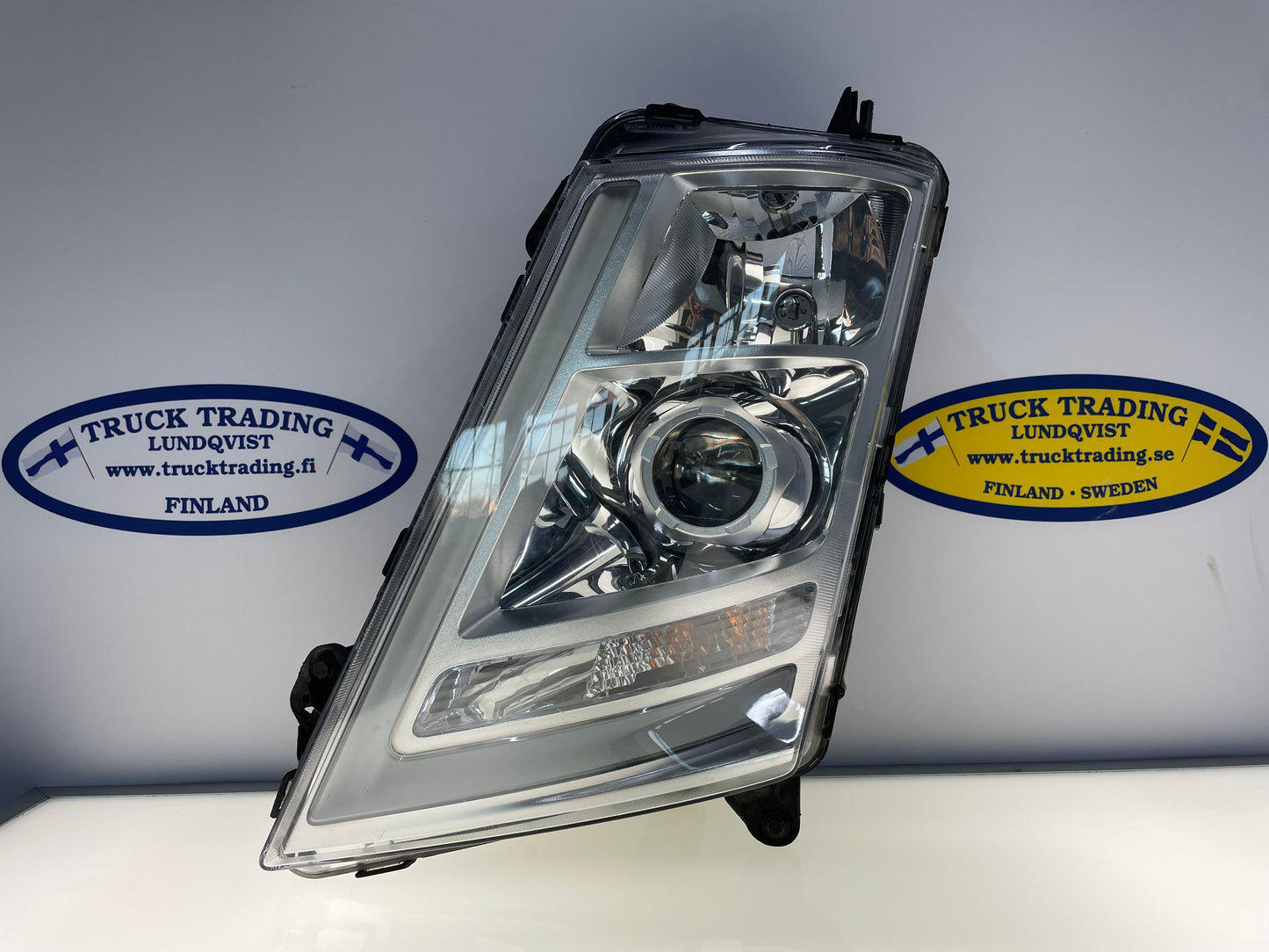 Volvo FH4 Left Headlight 22239254