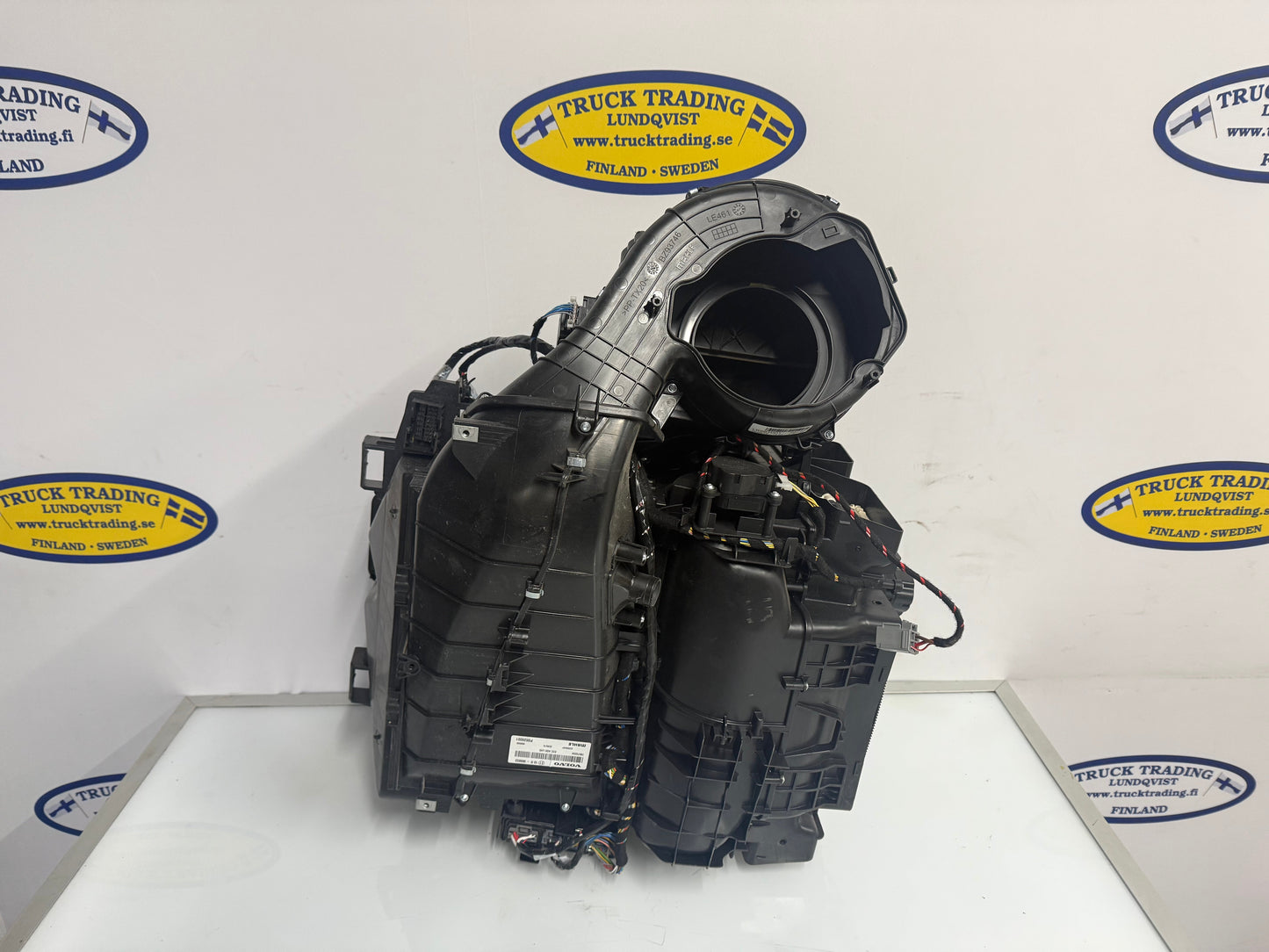 Volvo air conditioner 78573234 original used from test vehicle with very low kilometers