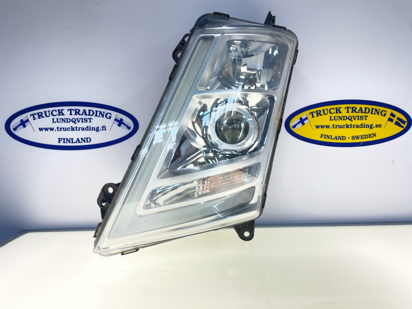 Volvo FH4 Left Headlight 22239247