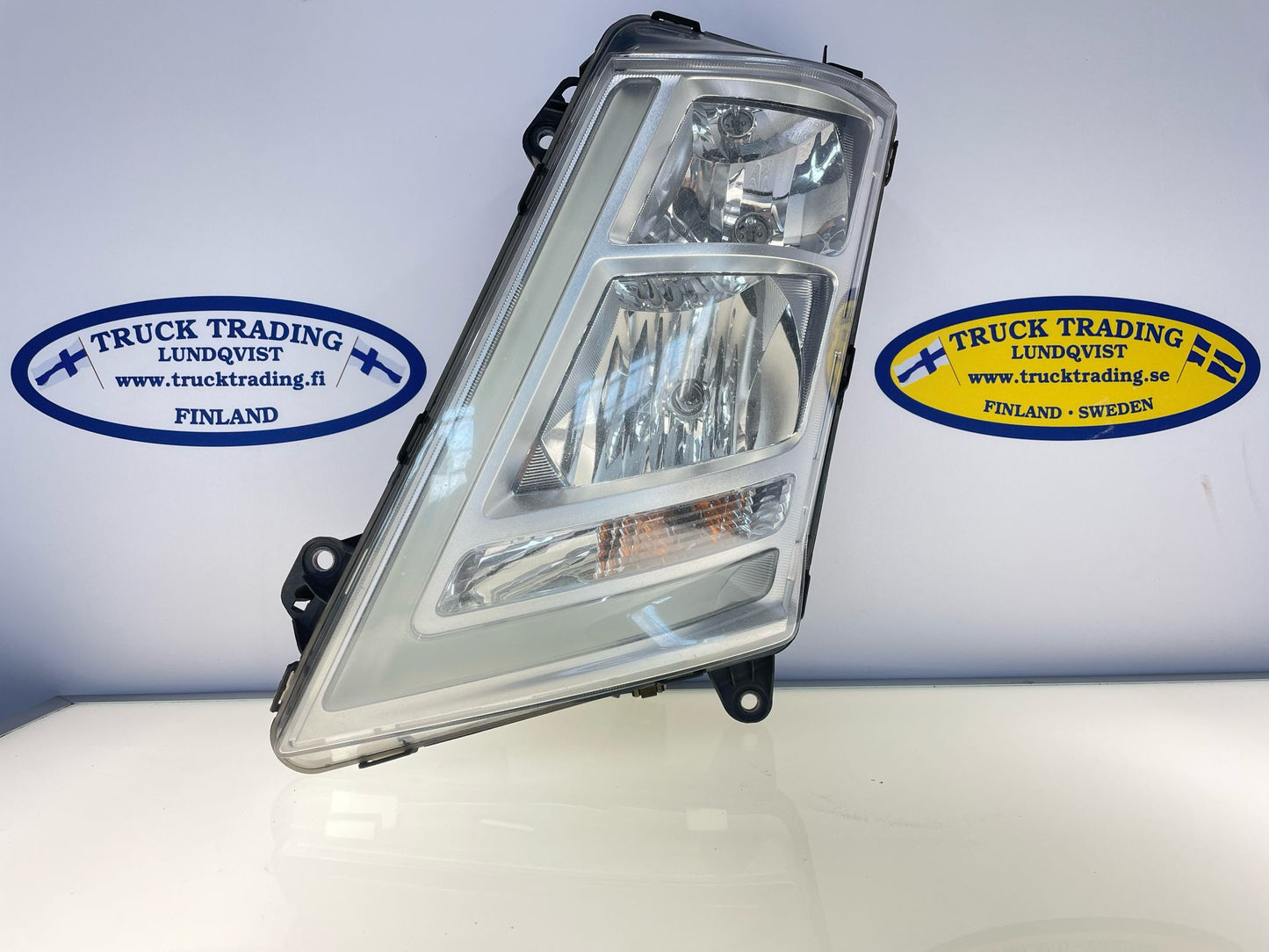 Volvo FH4 Left Headlight 21221130