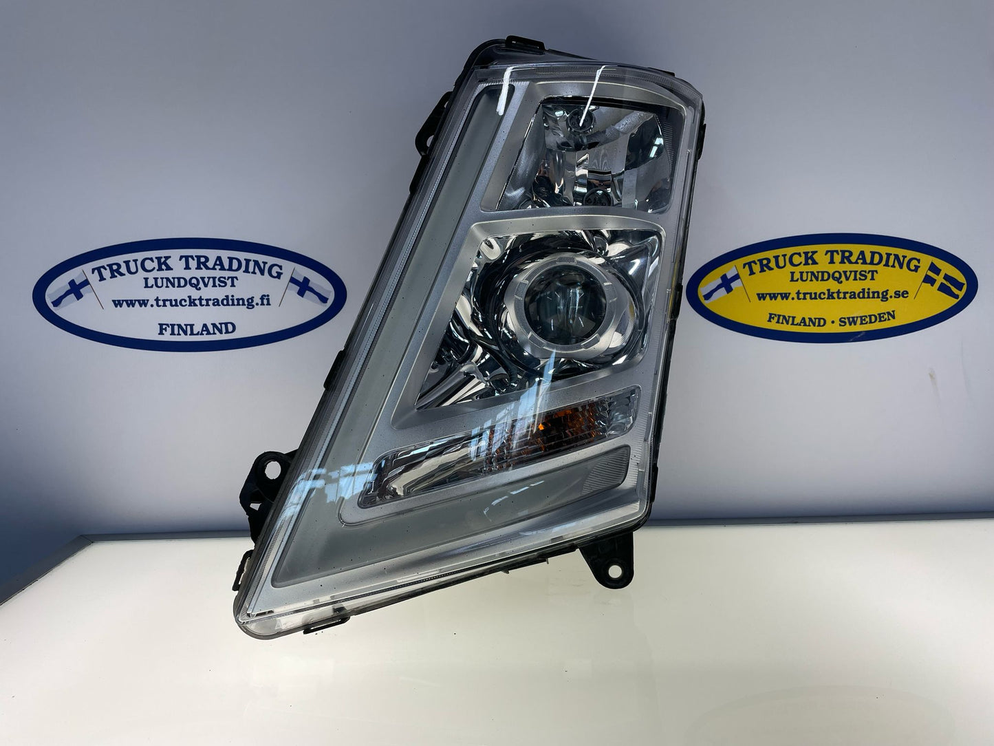 Volvo FH4 Left Headlight 22239254