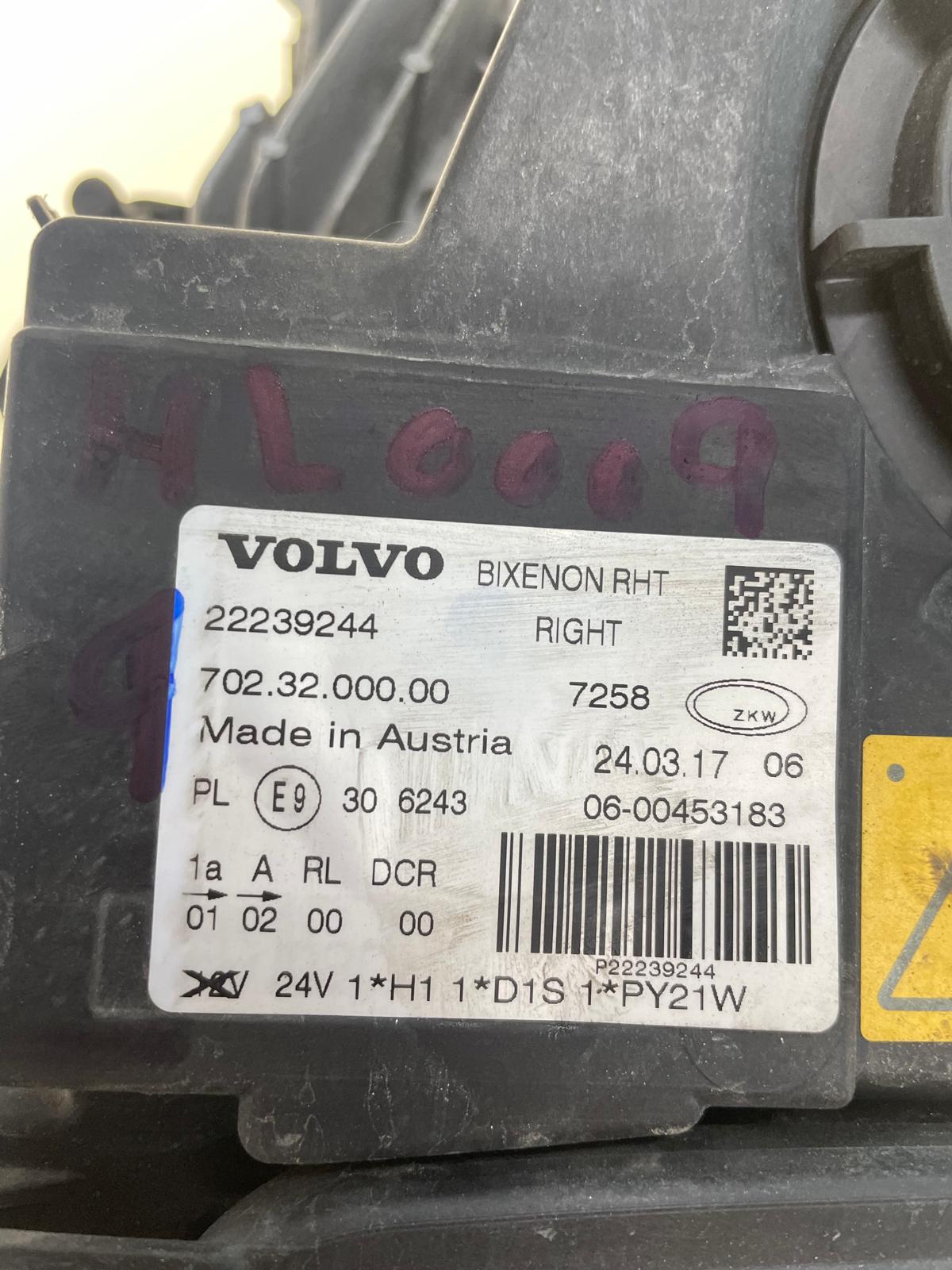 Volo FH4 Right Headlight 22239244