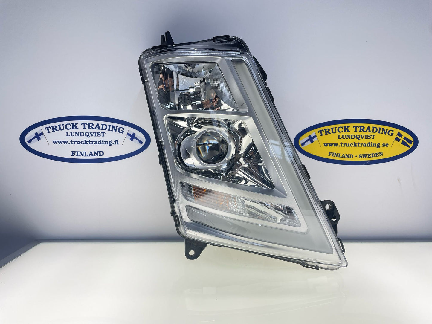 Volvo FH4 Right Headlight 21656037
