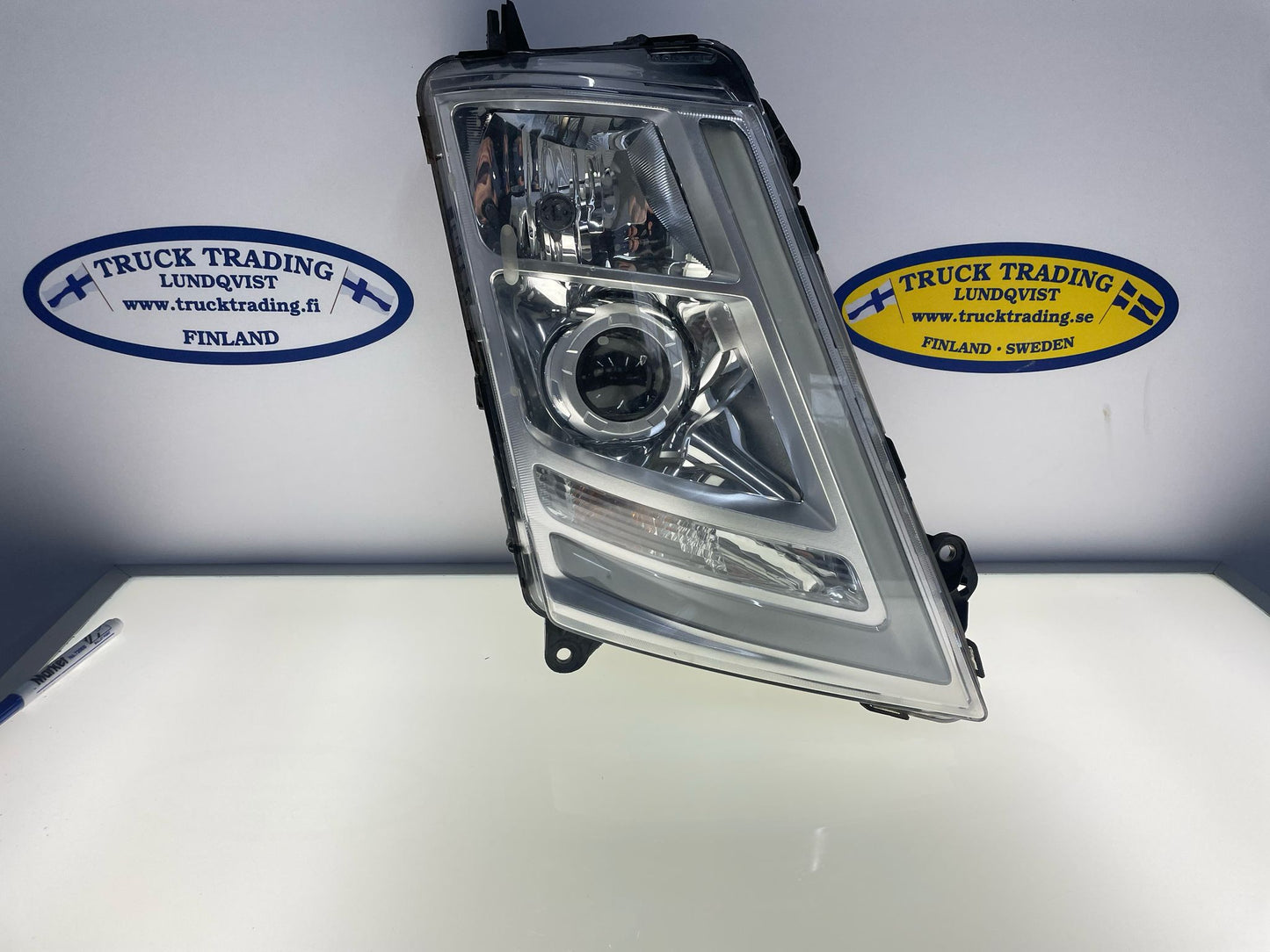 Volvo FH4 Right Headlight 21221137