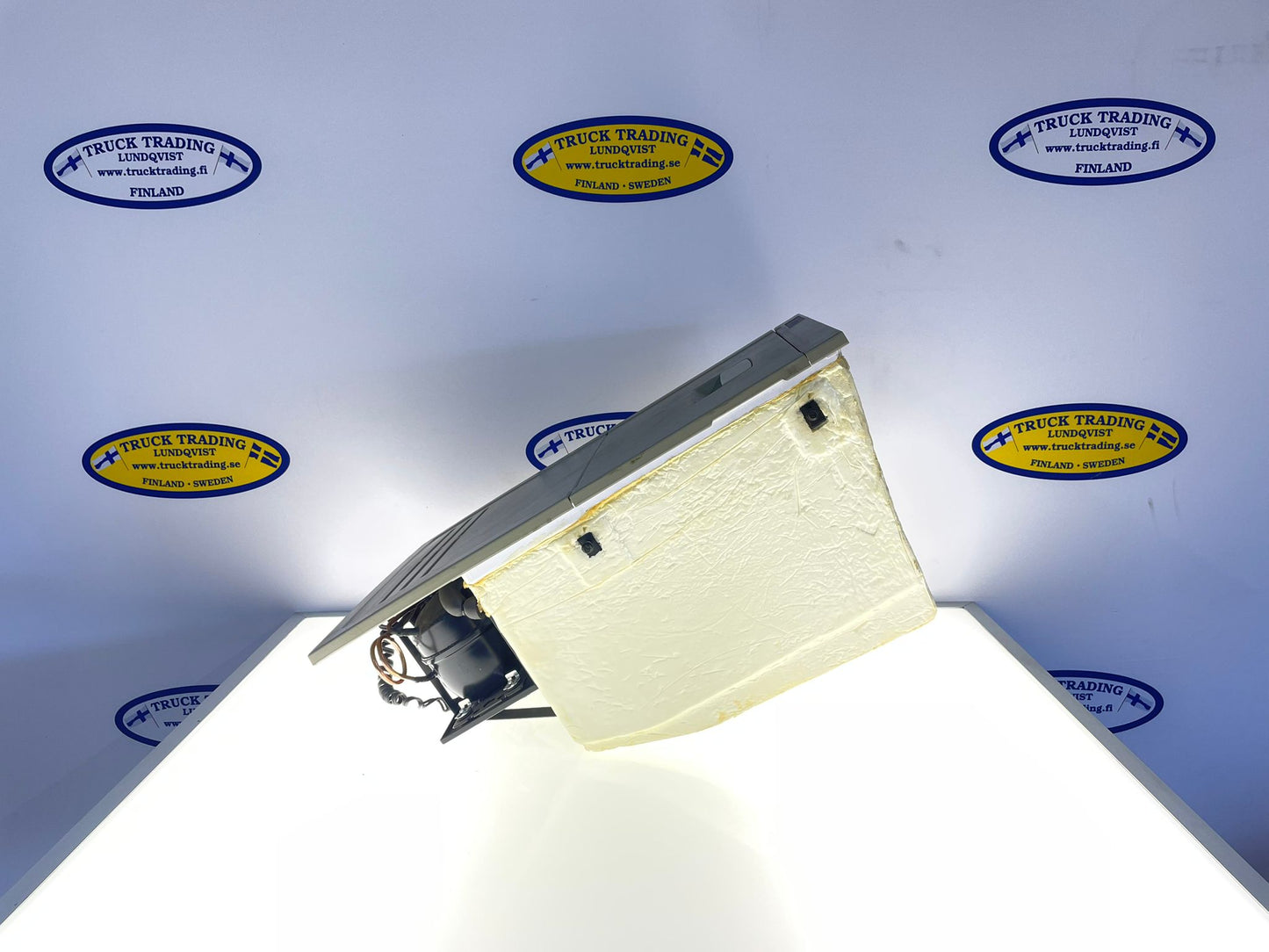 Volvo Fridge 82174070