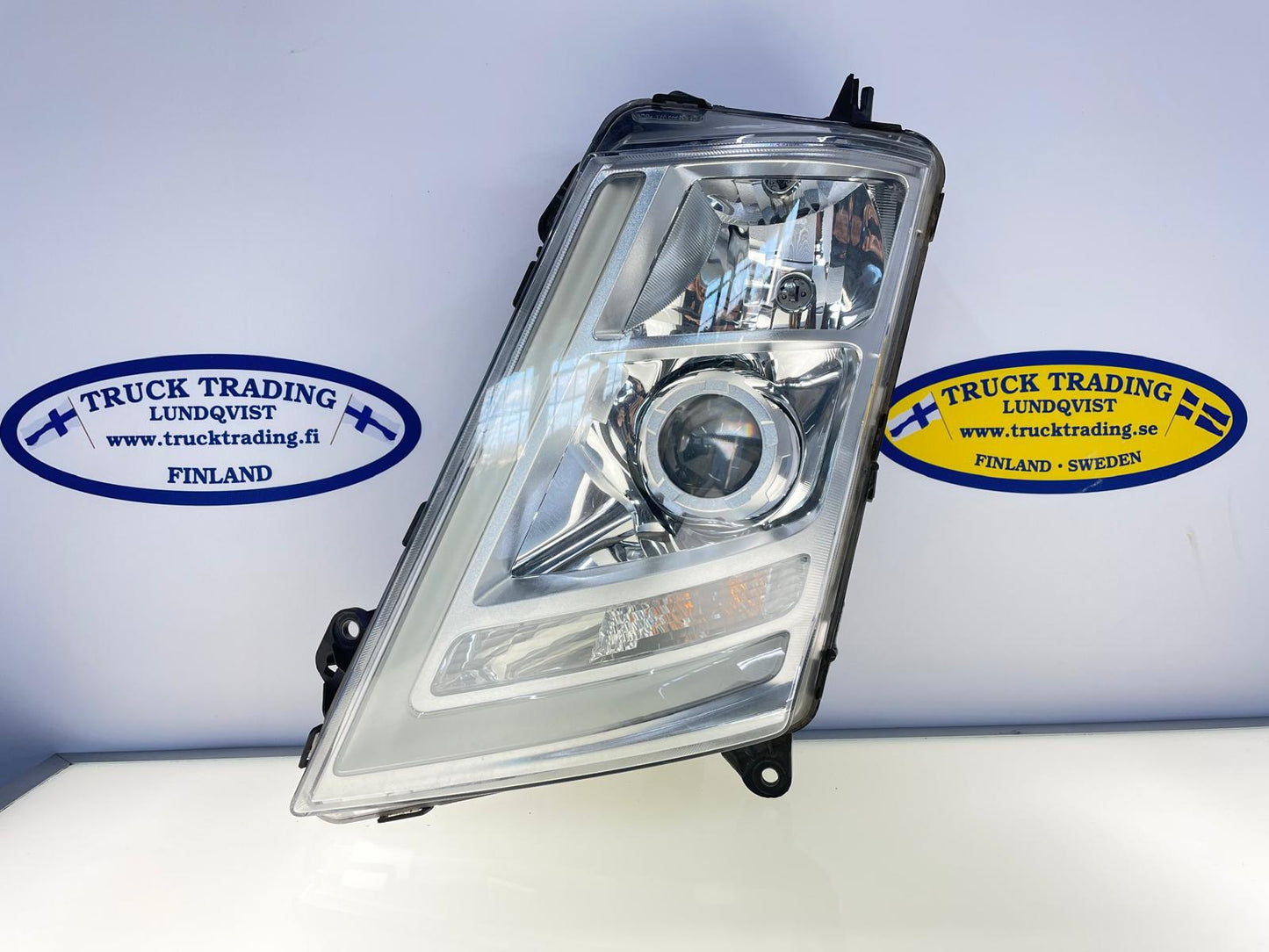 Volvo FH4 Left Headlight 21221134