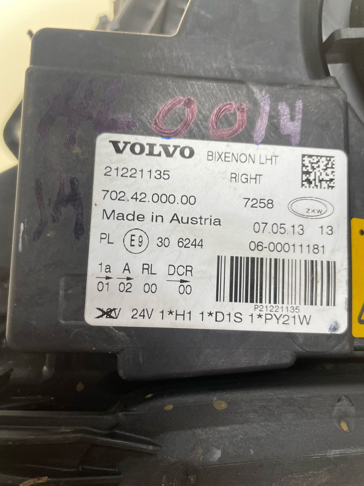 Volvo FH4 Right Headlight 21221135