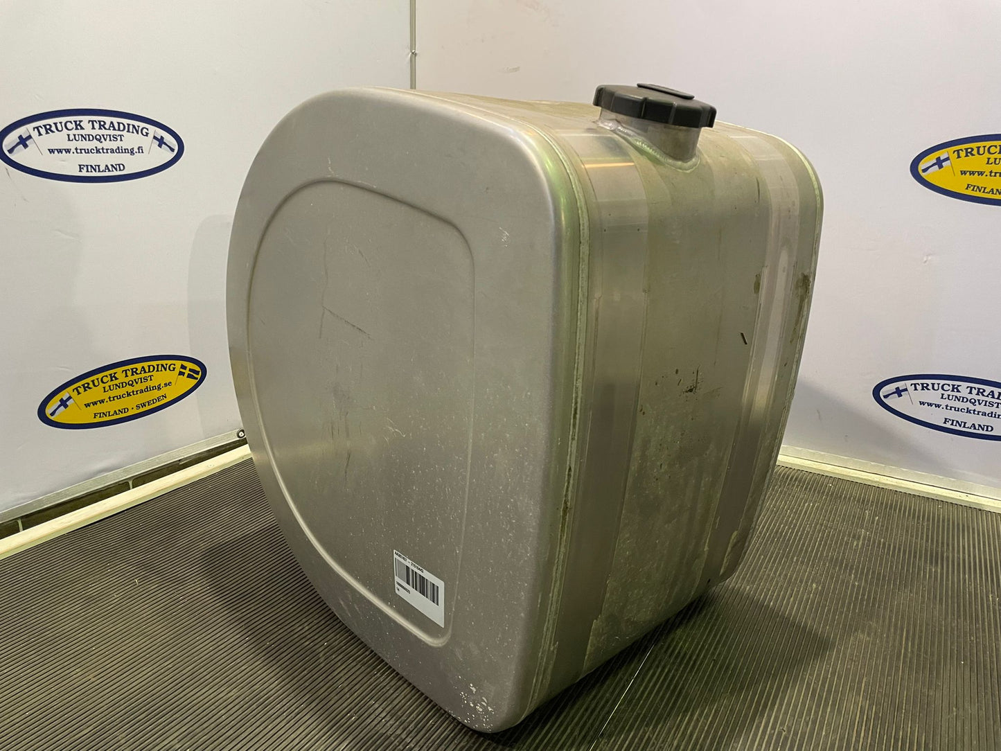 Volvo Fuel Tank 210L 21516443