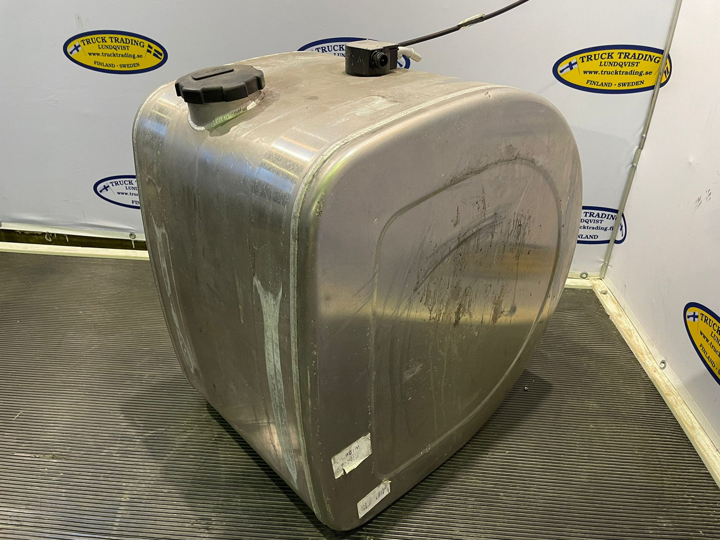 Volvo Fuel Tank 210L 21516443