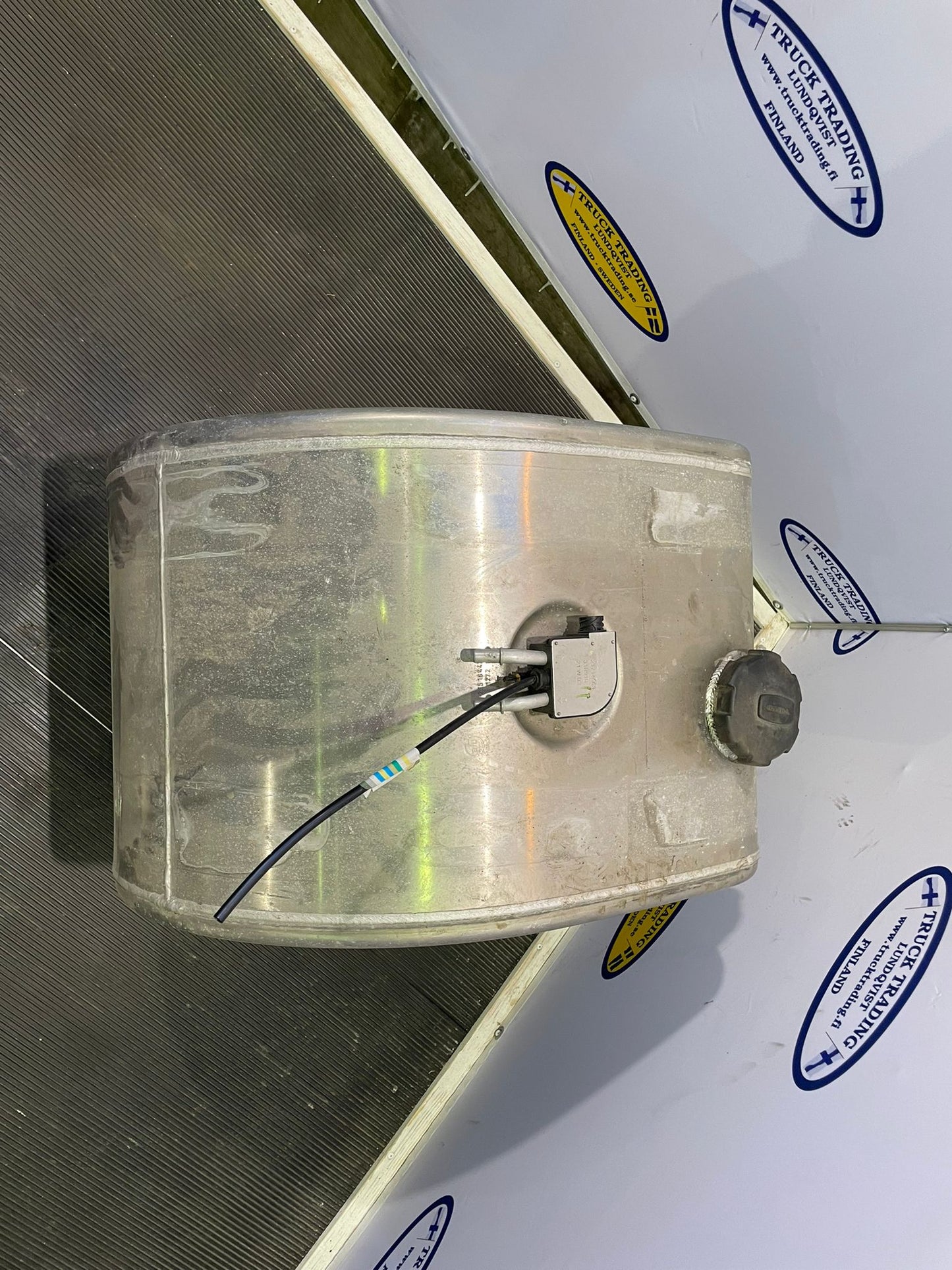 Volvo Fuel Tank 210L 21516443