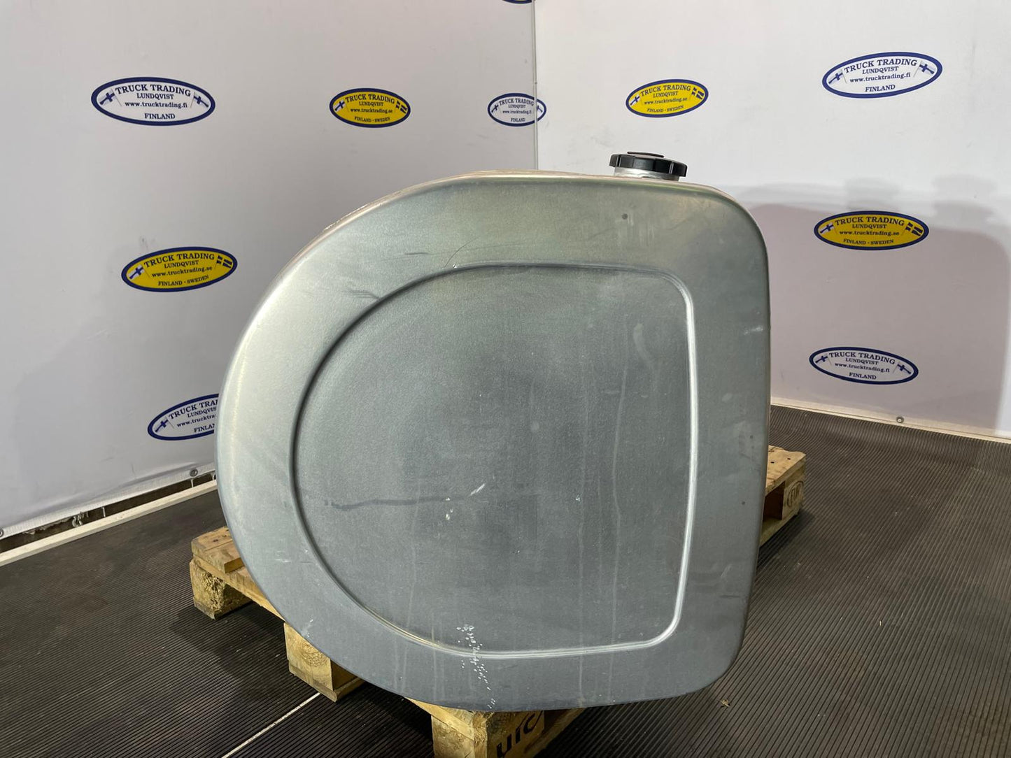 Volvo 330L Fuel Tank 21516445