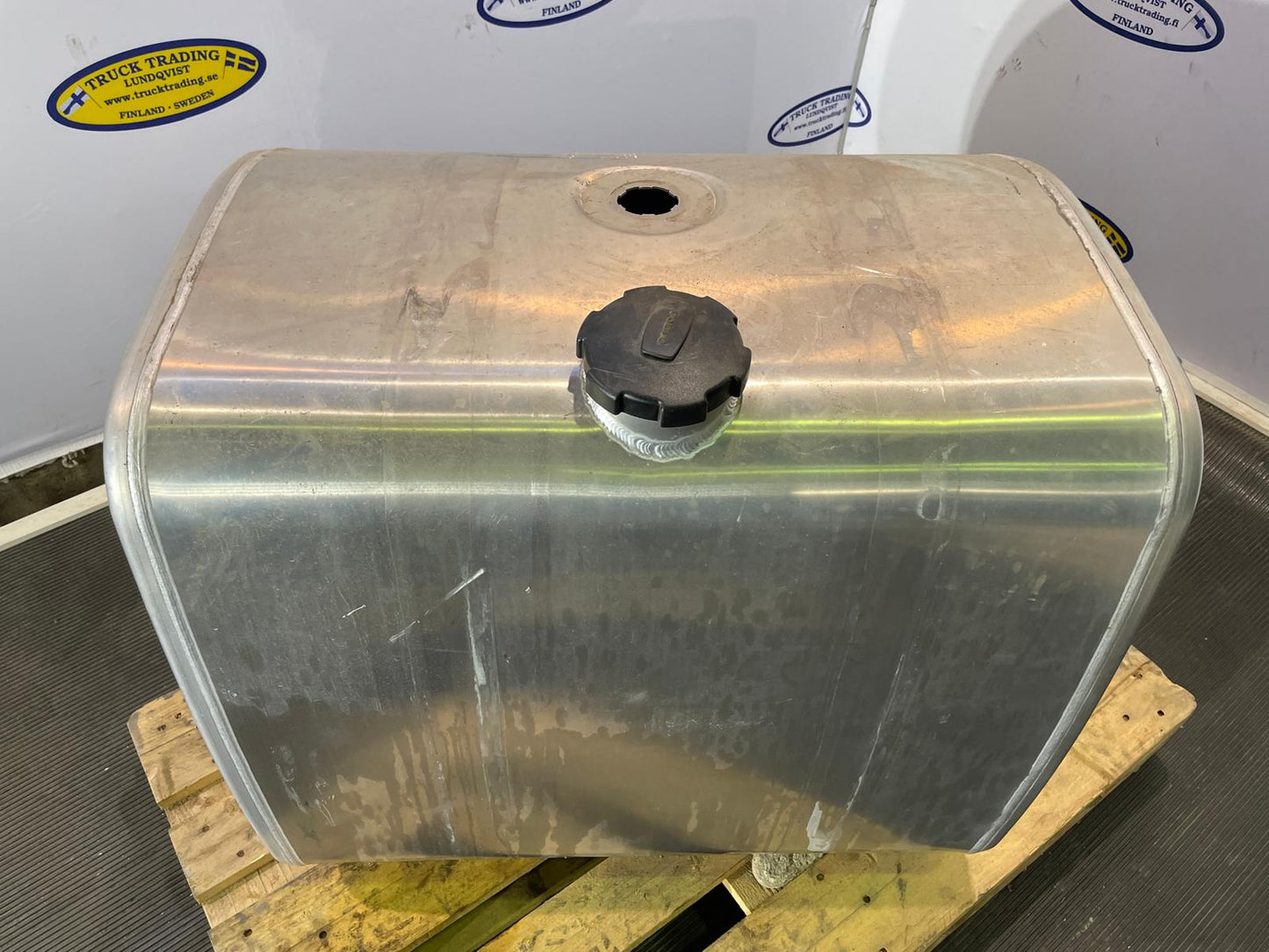Volvo 330L Fuel Tank 21516445