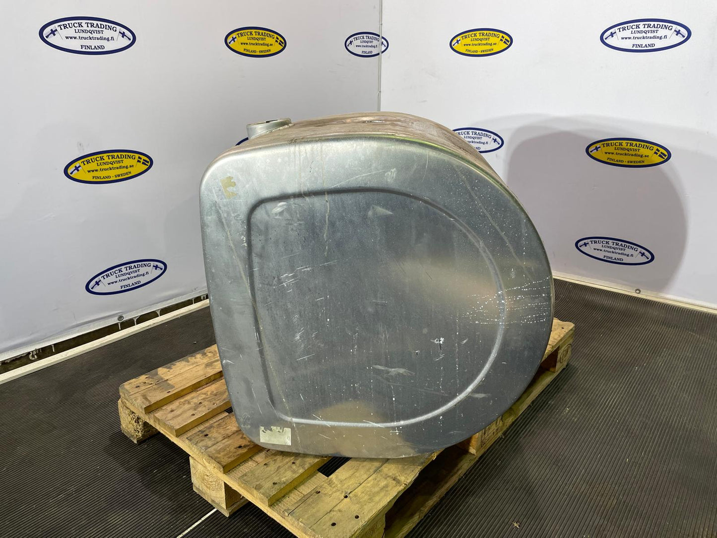 Volvo 170-210L Fuel Tank 21516443