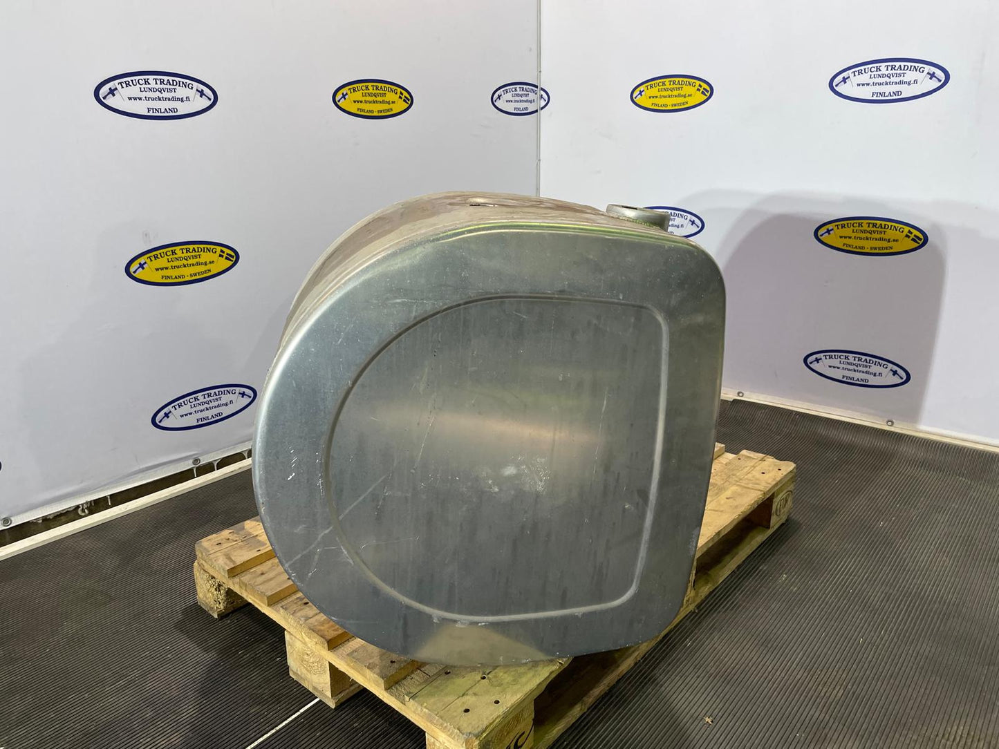 Volvo 170-210L Fuel Tank 21516443