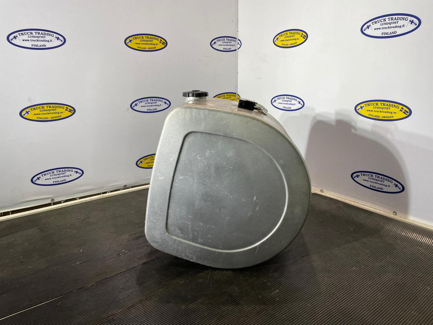 Volvo 210L Fuel Tank 21516443