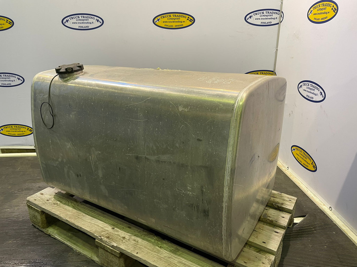 Volvo 410L Fuel Tank 20393558