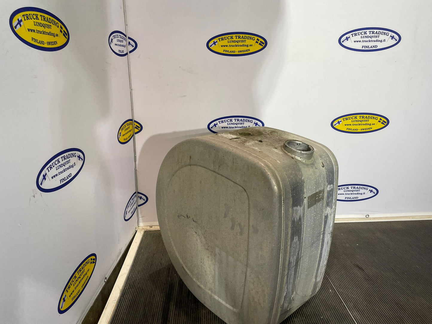 Volvo Fuel Tank 21516439