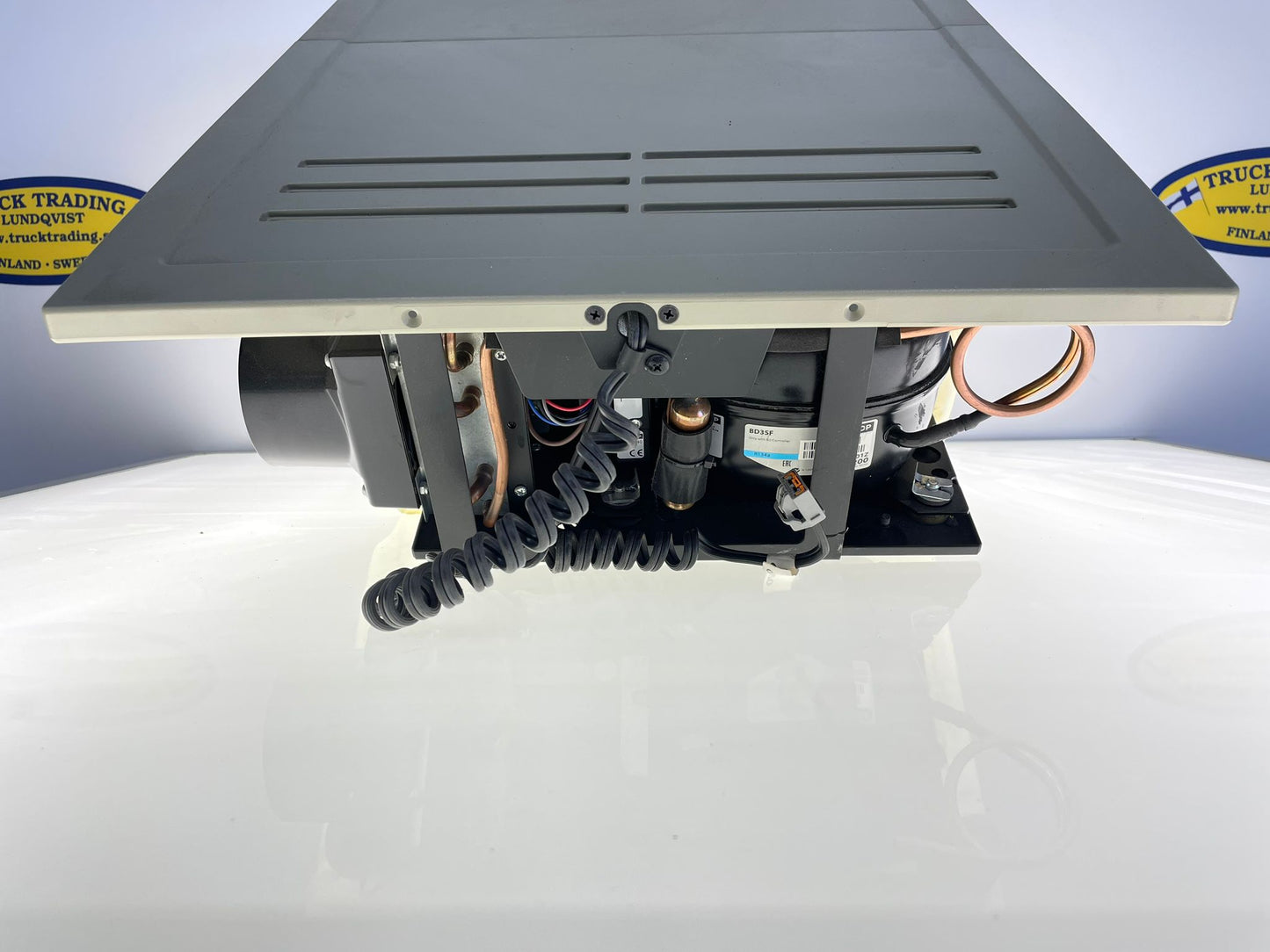 Volvo Fridge 82174070