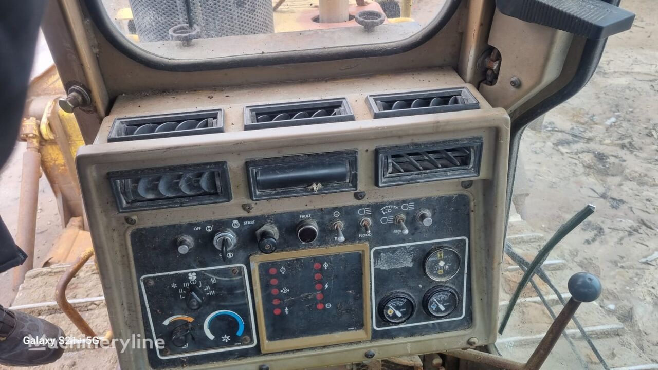 Caterpillar D5H bulldozer