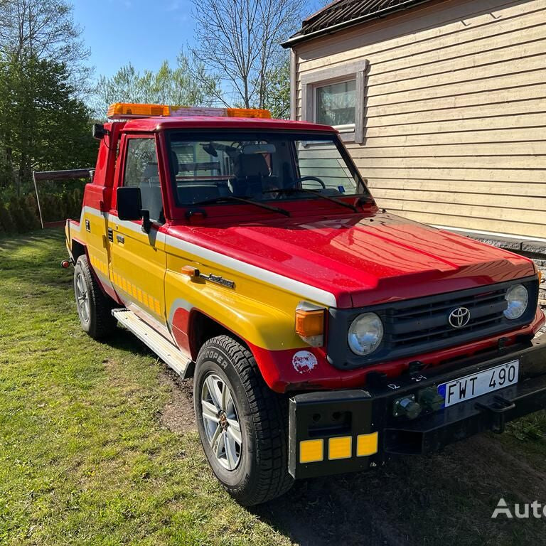 Toyota LAND CRUISER 70 P