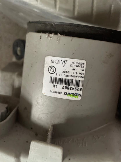 Volvo Headlight 82543887