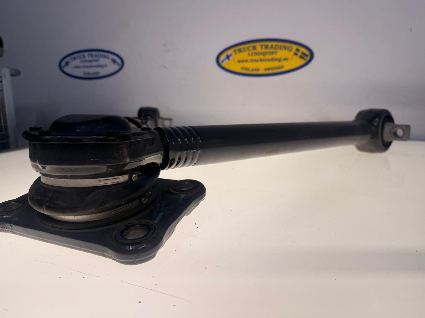 Volvo V-Rod Rear Axle 22238525 Genuine OEM 20589061