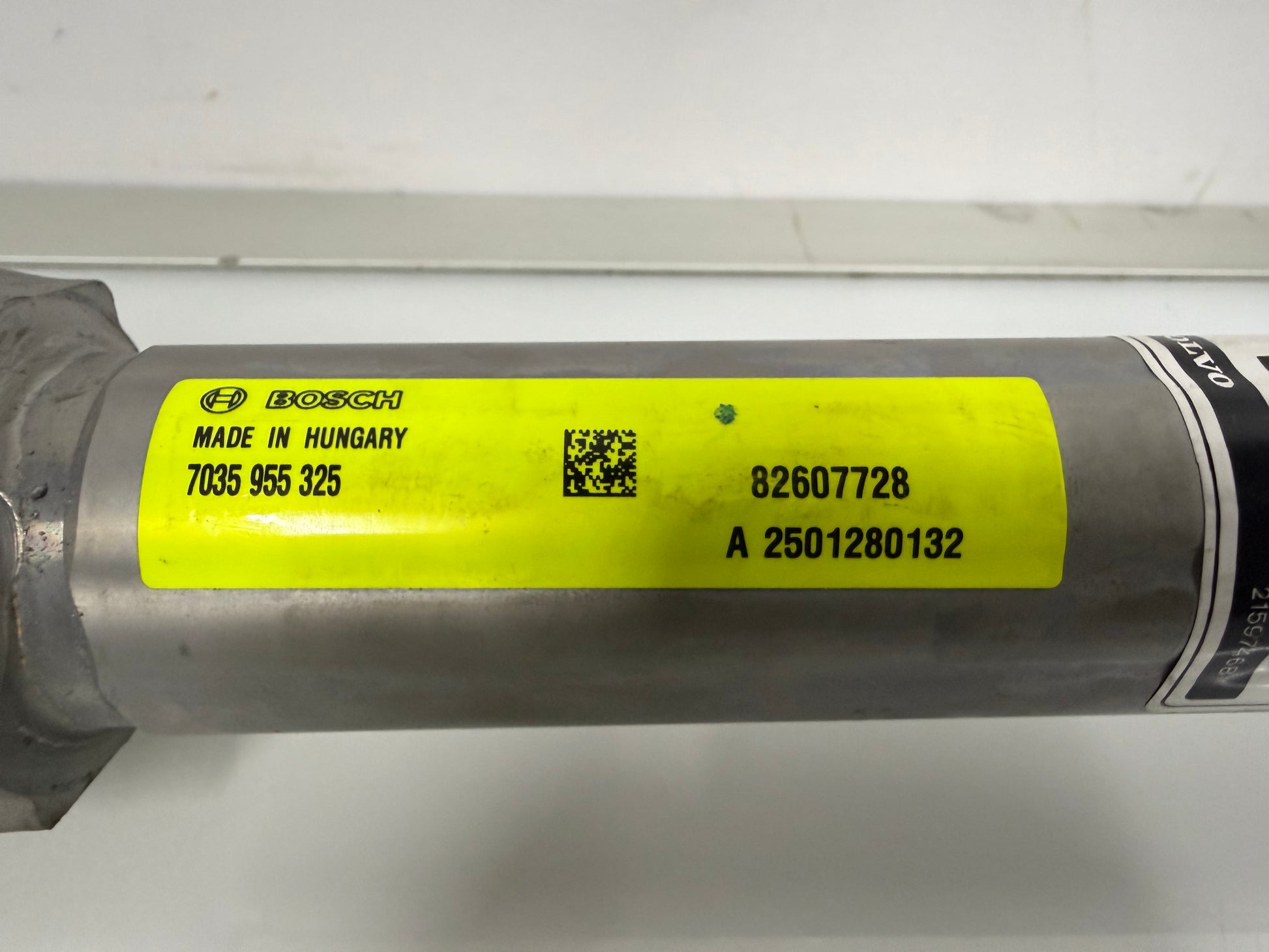 Original Volvo truck steering shaft 82607728