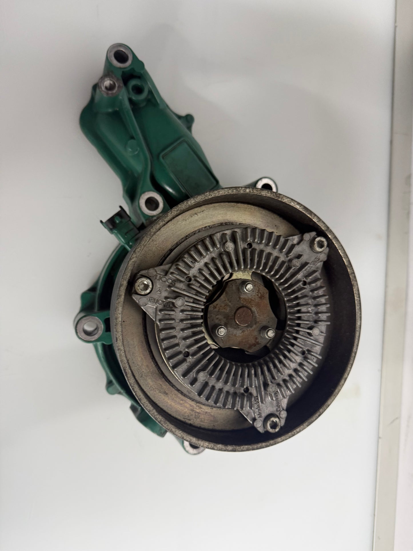 Volvo truck engine coolant pump 21960479 Euro 6