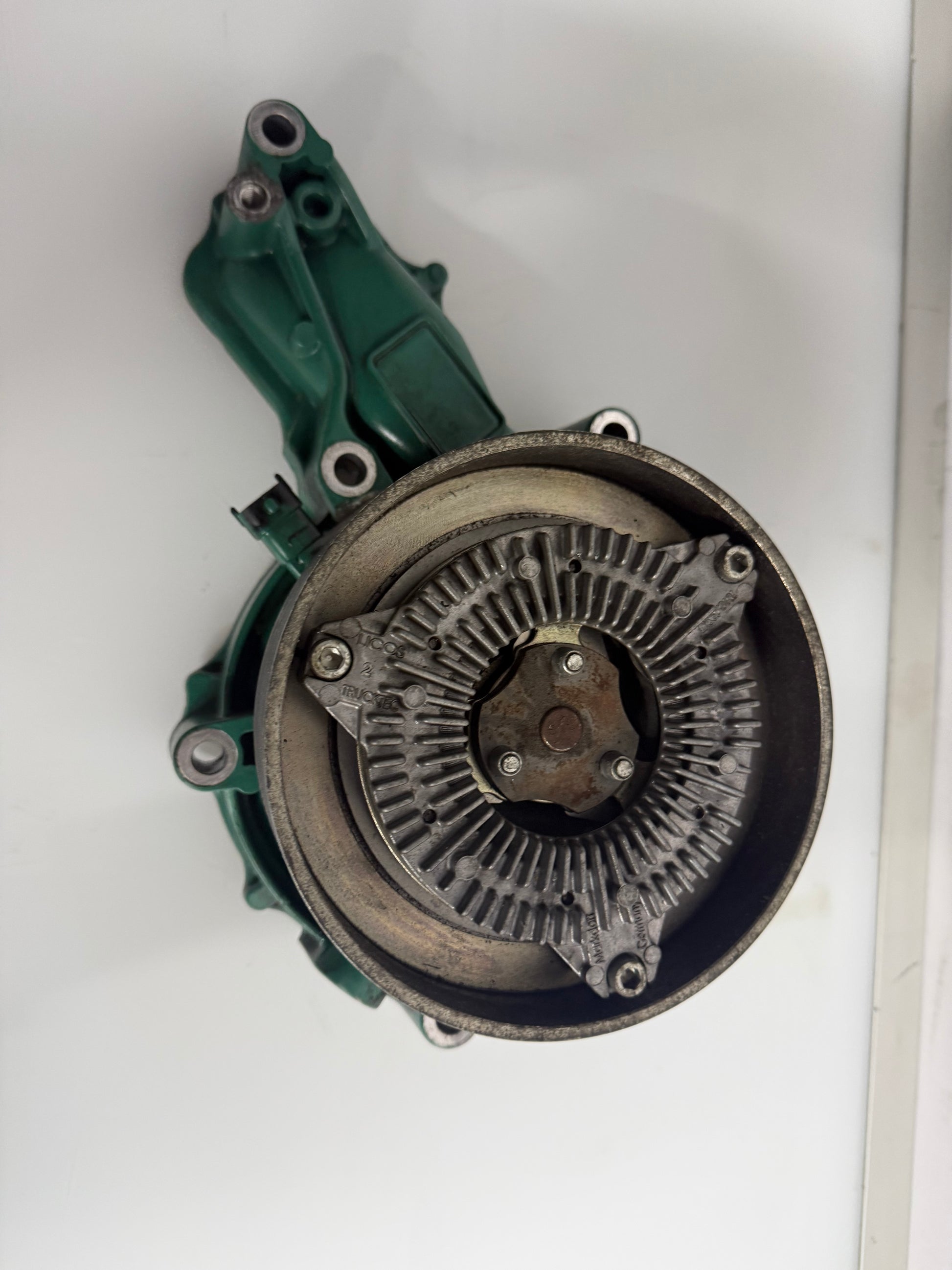 Volvo truck engine coolant pump 21960479 Euro 6