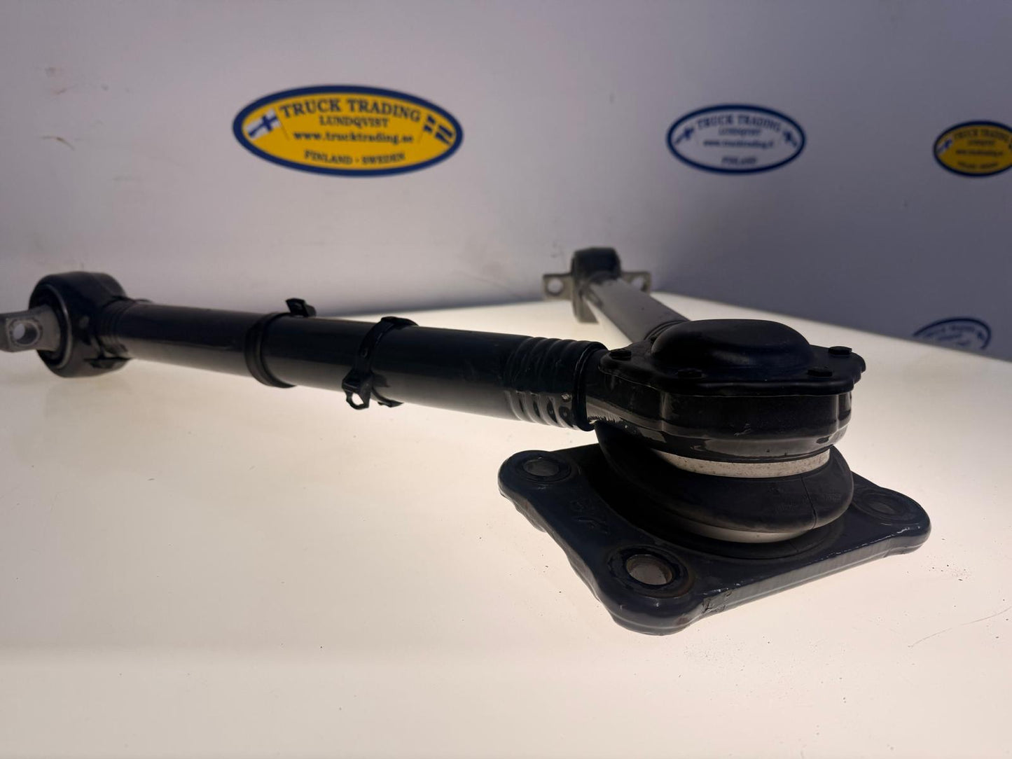 Volvo V-Rod Rear Axle 22238525 Genuine OEM 20589061