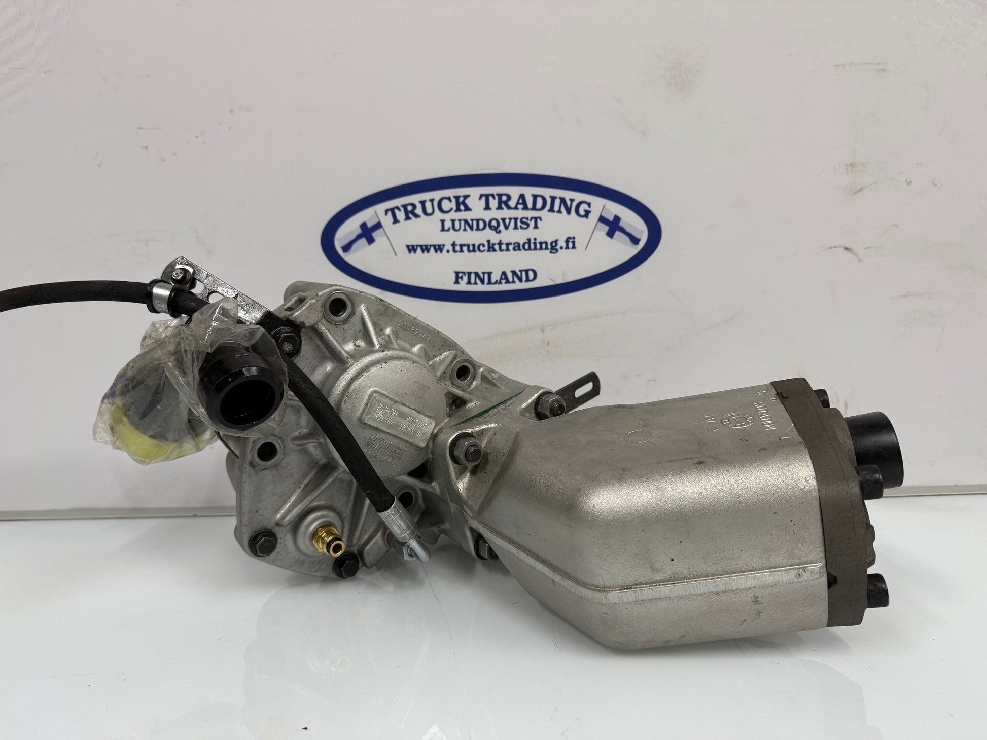 Volvo hydraulic pump 22770451 genuine Volvo truck part