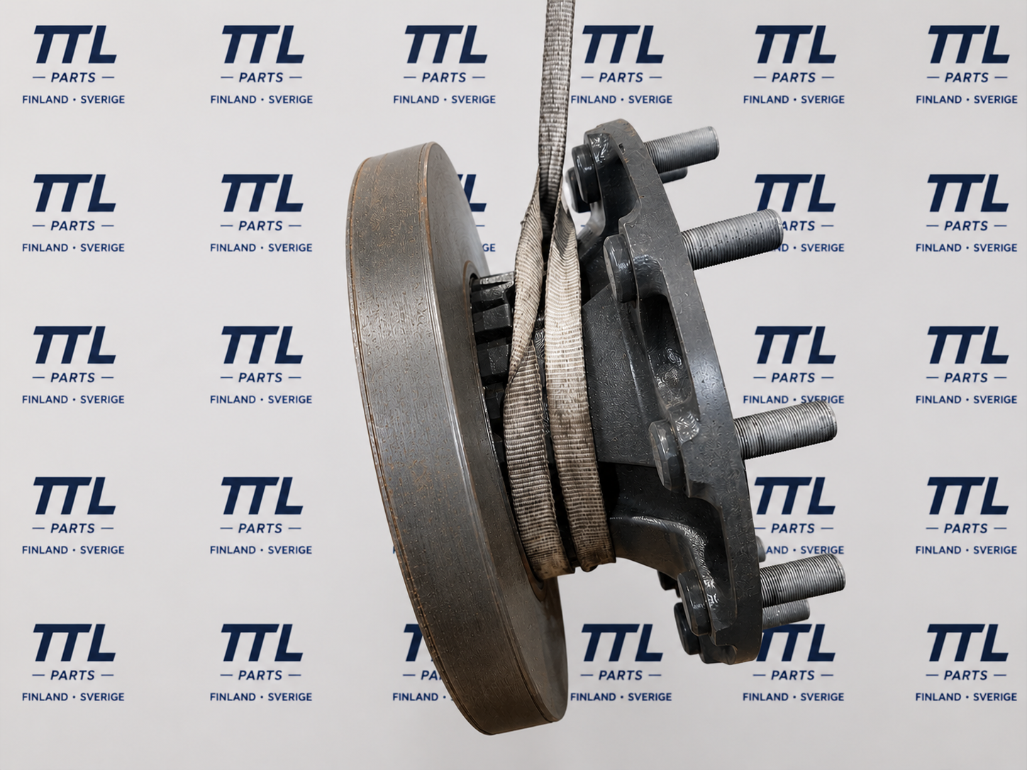 This genuine Volvo Brake Hub 435 mm was dismantled from a brand-new Volvo axle. The complete axle is shown in the last image for reference.