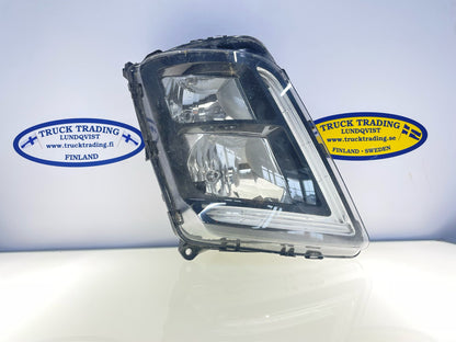 Volvo Right Headlight 22239057