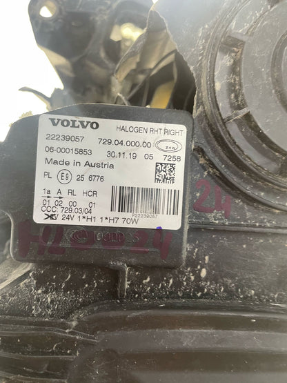 Volvo Right Headlight 22239057