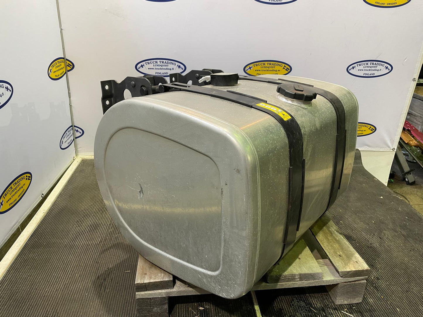Volvo Fuel Tank 255 Liter 21516469