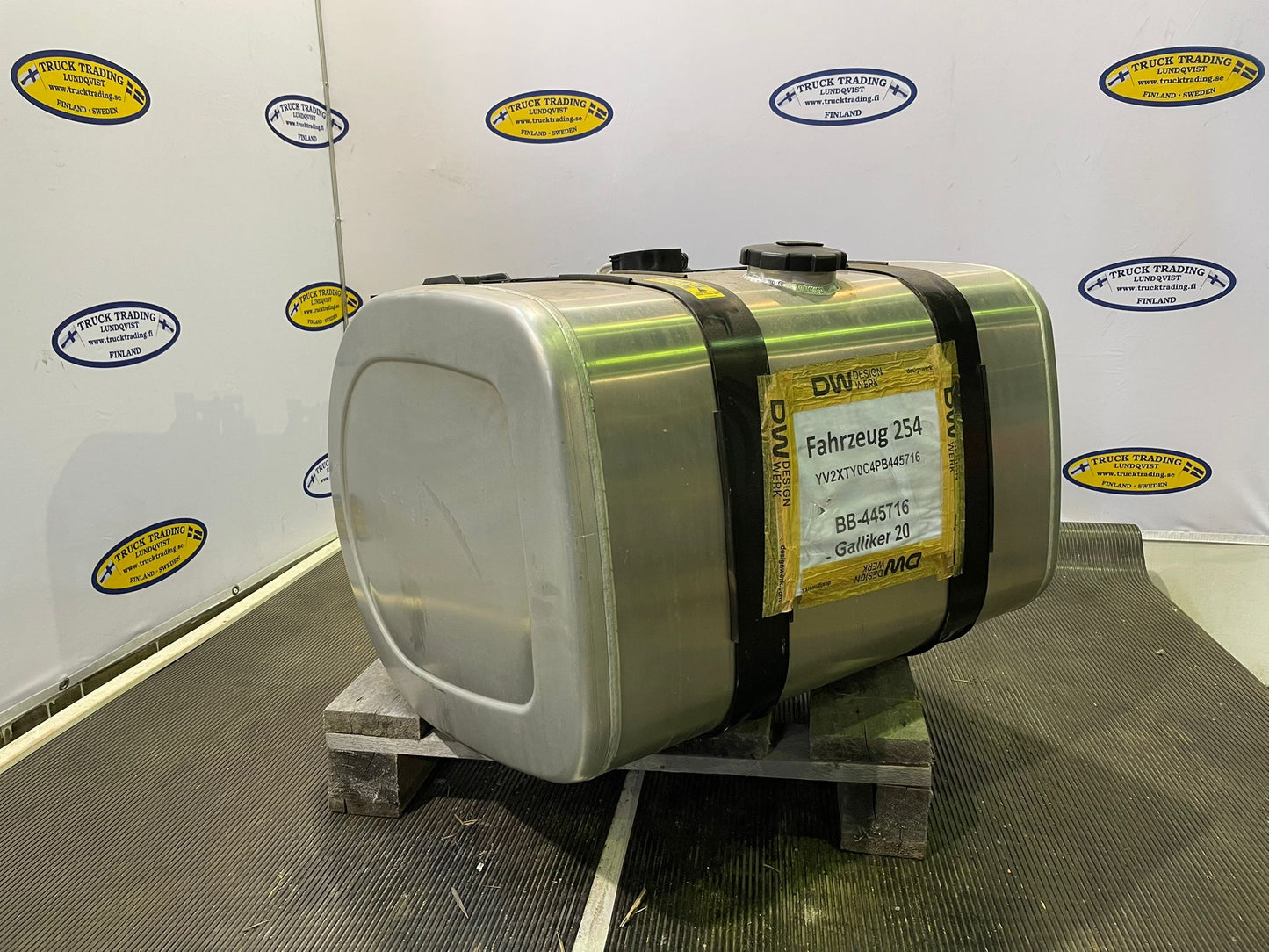 Volvo Fuel Tank 255 Liter 21516469 21714565