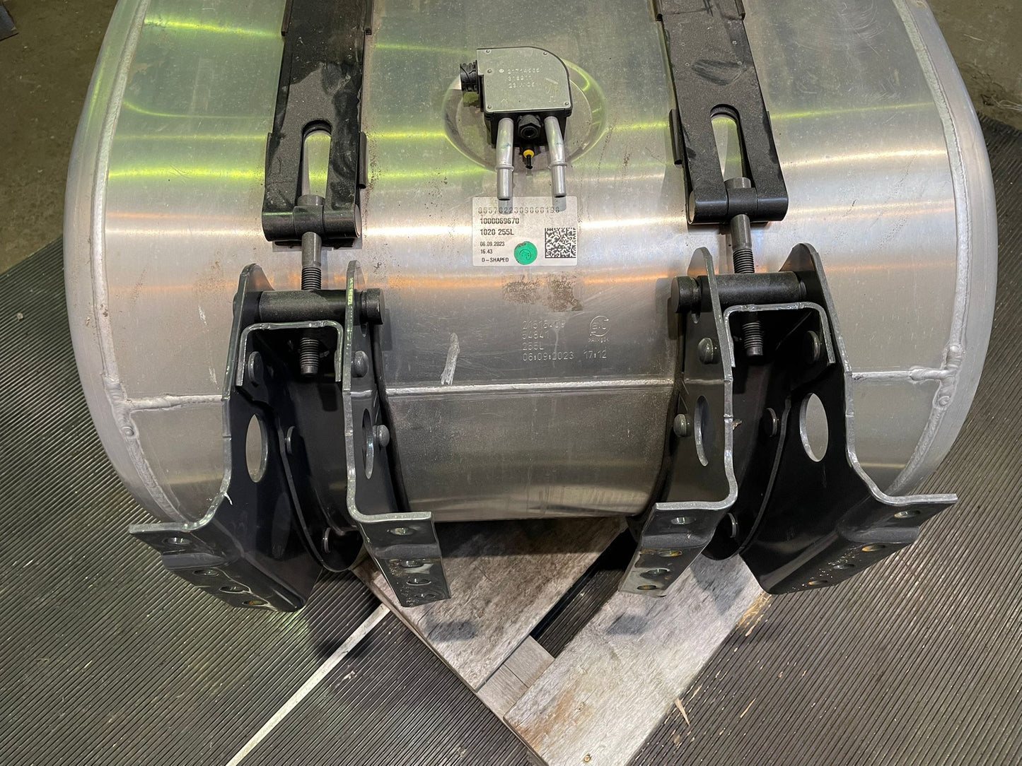 Volvo Fuel Tank 255 Liter 21516469 21714565